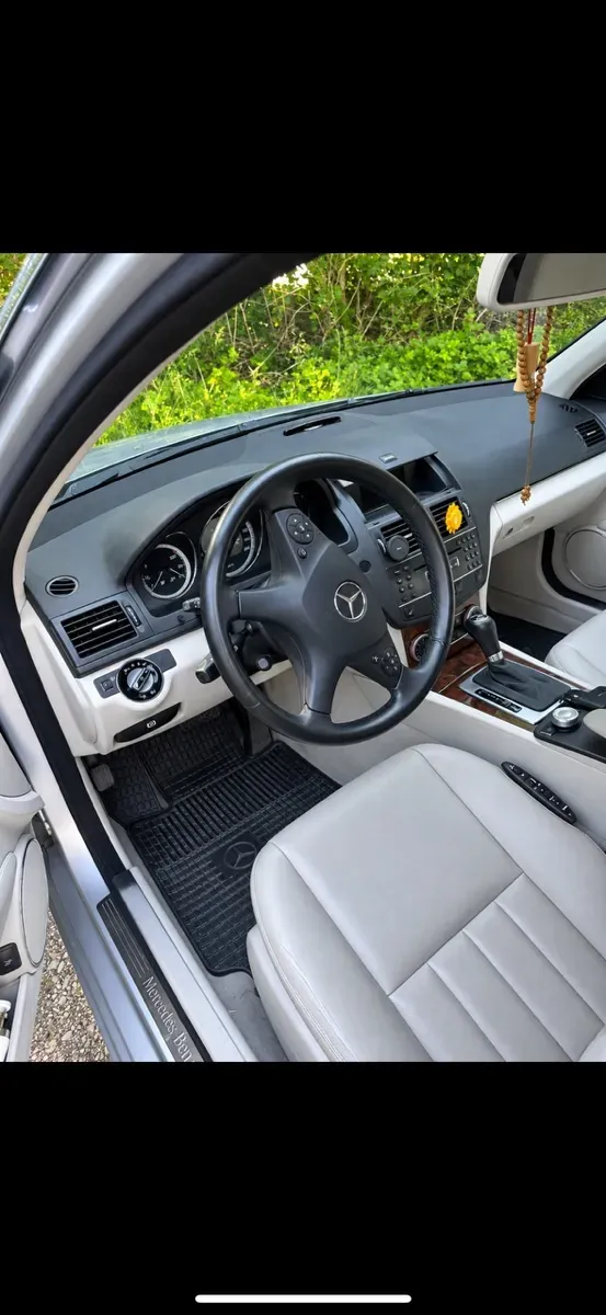 Mercedes-Benz C-Class 2009 photo 2