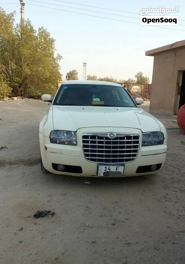 Chrysler 300 2010 photo 2