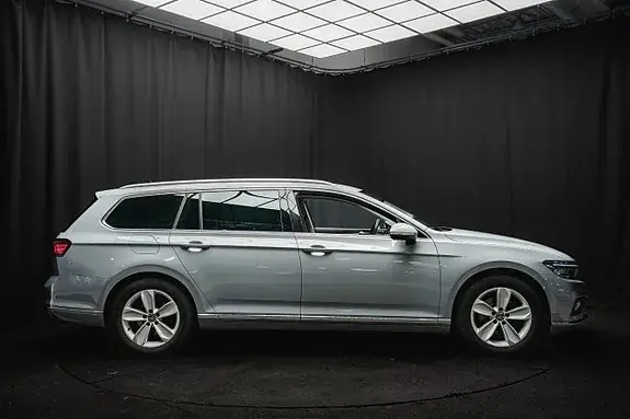 Volkswagen Passat 2023 photo 5