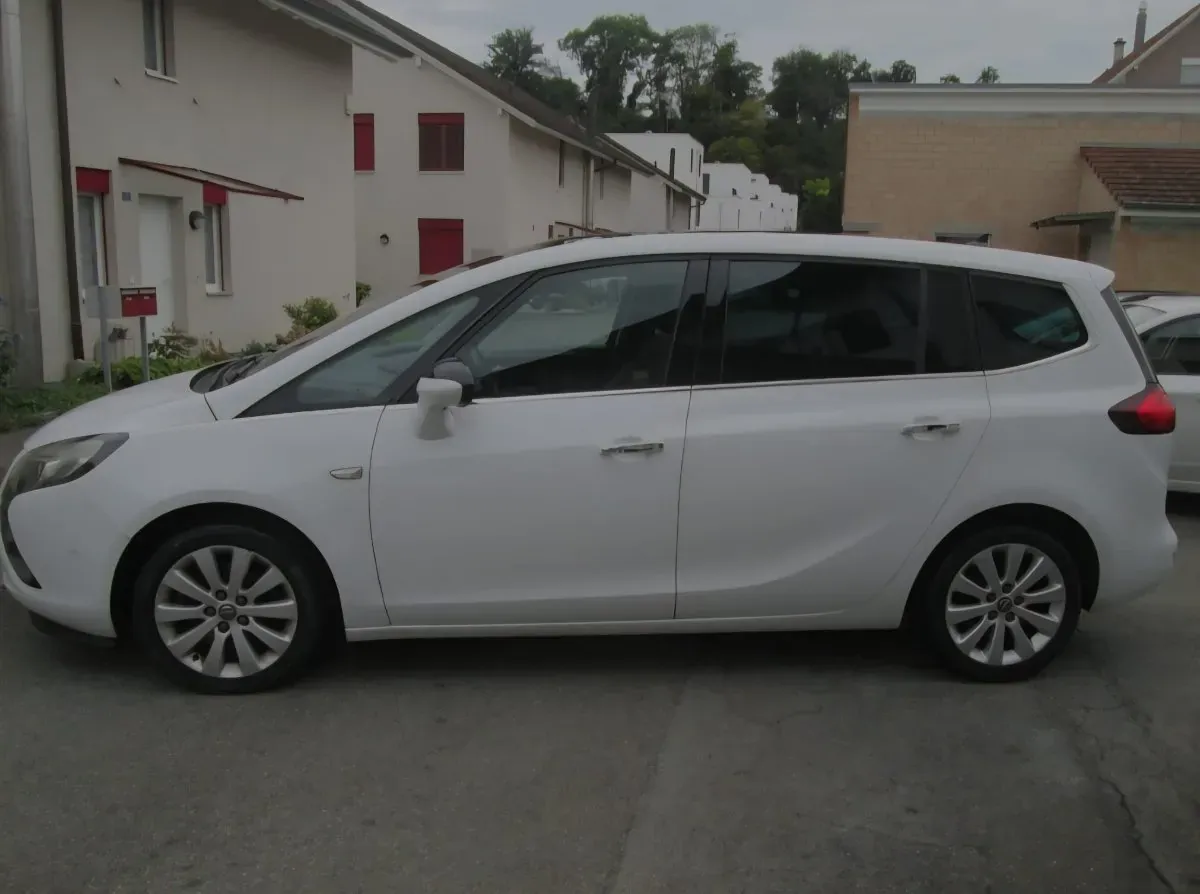 Opel Zafira 2013 photo 2