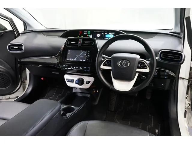 Toyota Prius 2017 photo 2