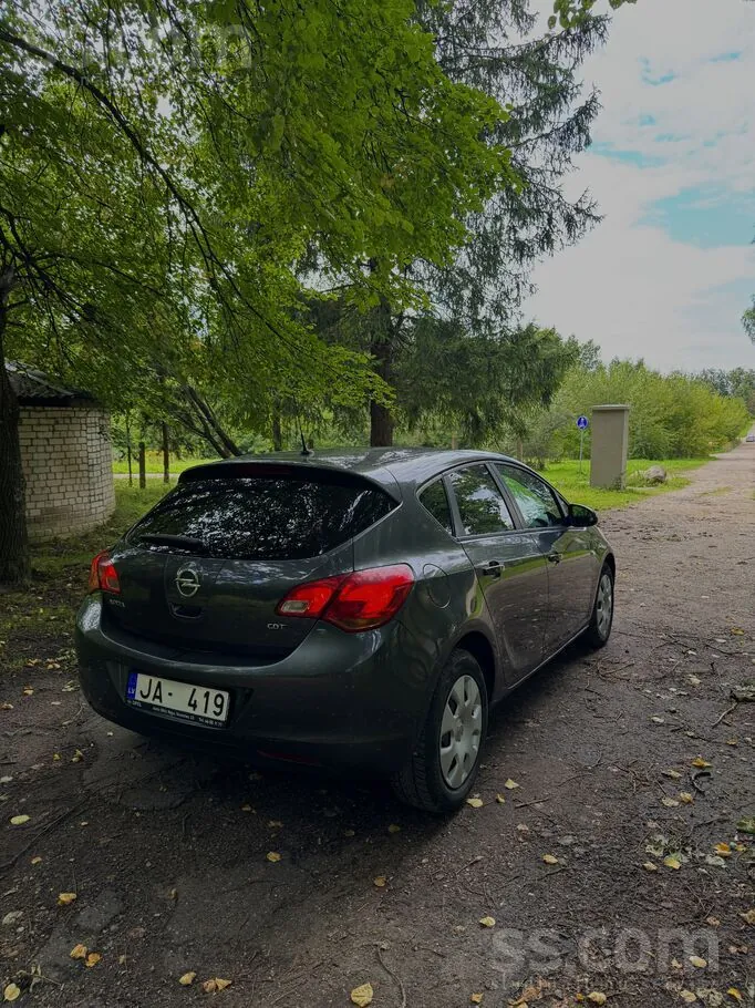 Opel Astra 2012 photo 3