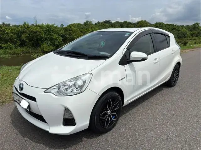 Toyota Aqua 2014 photo 2