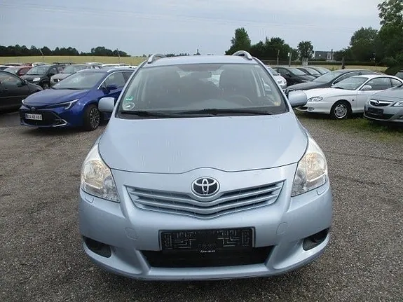 Toyota Verso 2011 photo 2