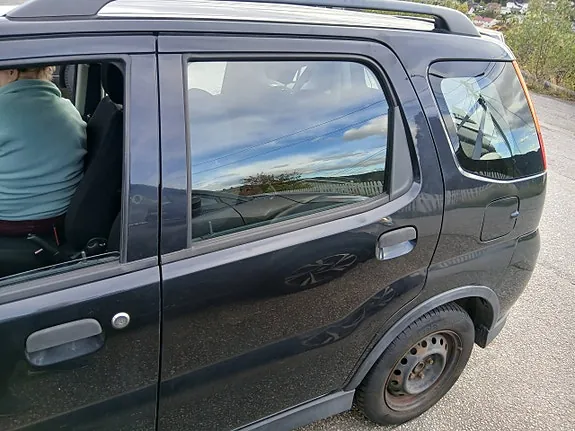 Suzuki Ignis 2007 photo 2