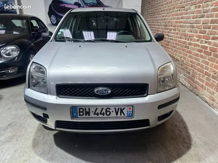 Ford Fusion 2003 photo 2