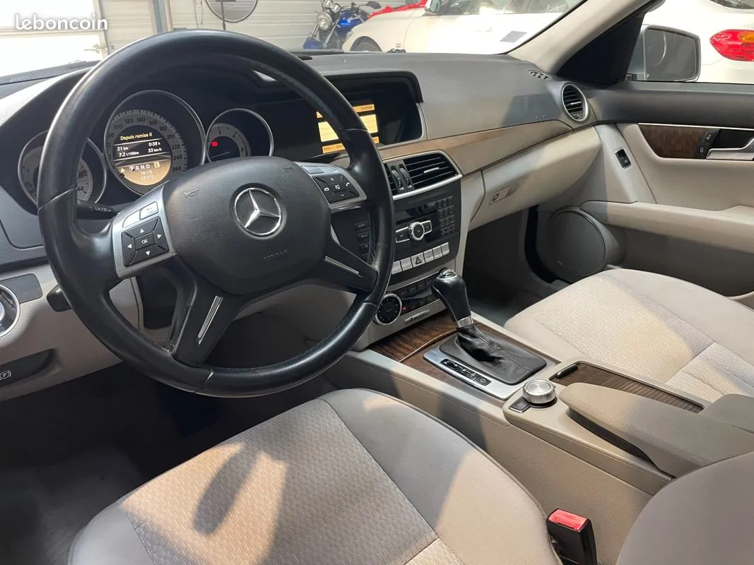 Mercedes-Benz C-Class 2012 photo 3