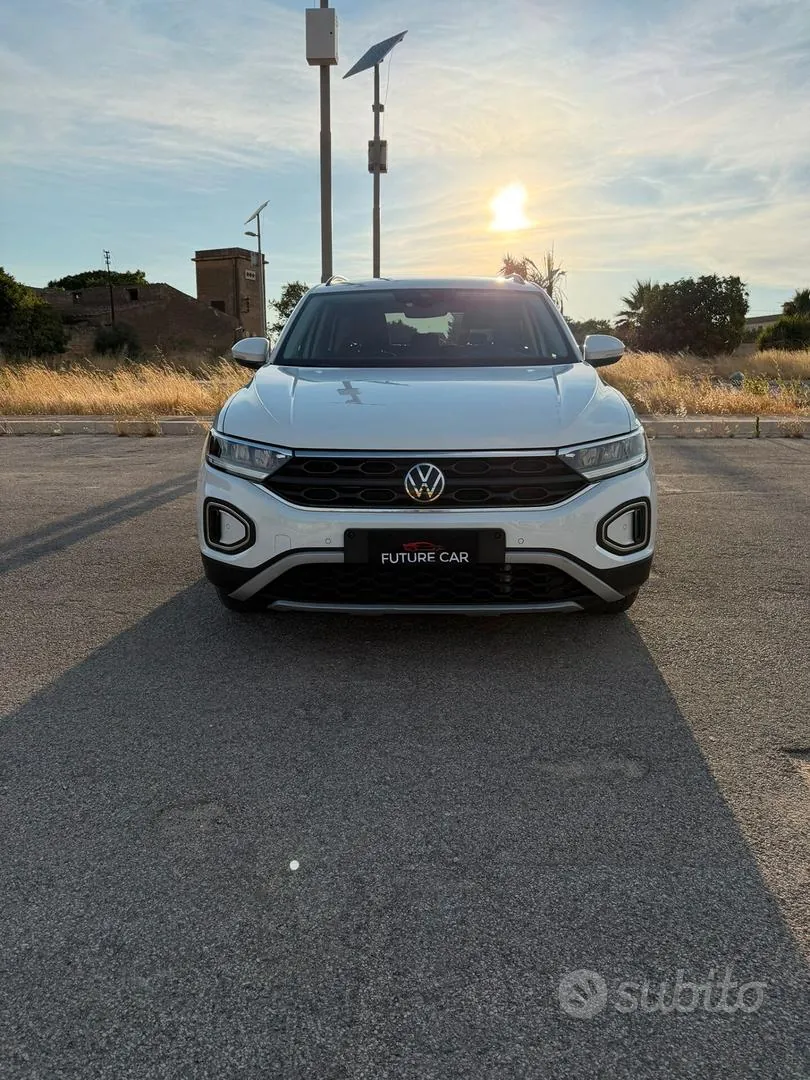 Volkswagen T-Roc 2022 photo 2