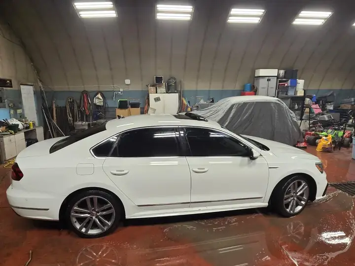 Volkswagen Passat 2018 photo 2