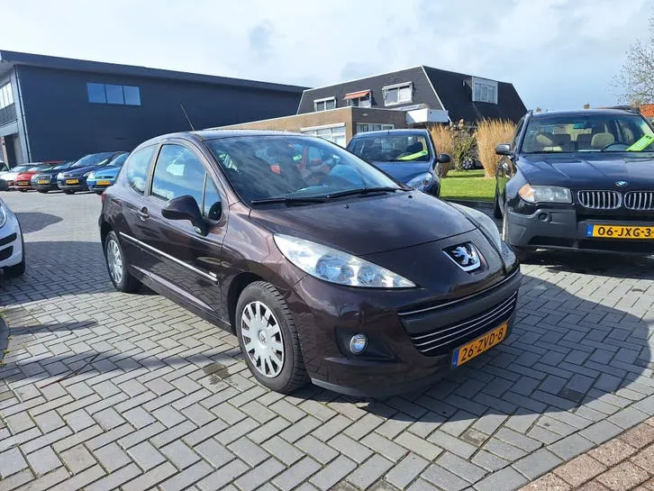 Peugeot 207 2011 photo 2