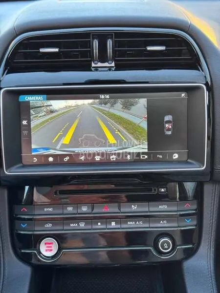 Jaguar F-Pace 2016 photo 4