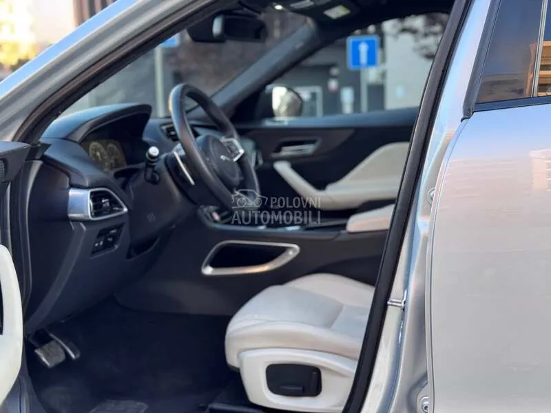 Jaguar F-Pace 2016 photo 2