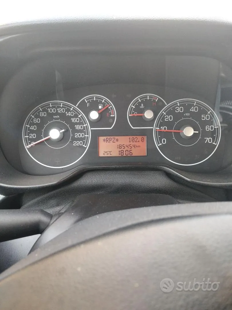 Fiat Grande Punto 2007 photo 3