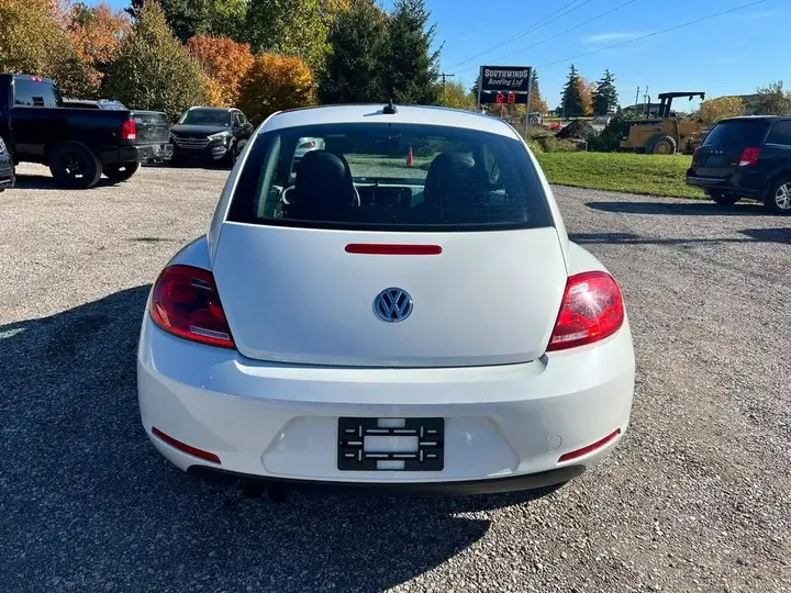 Volkswagen Beetle 2015 photo 4