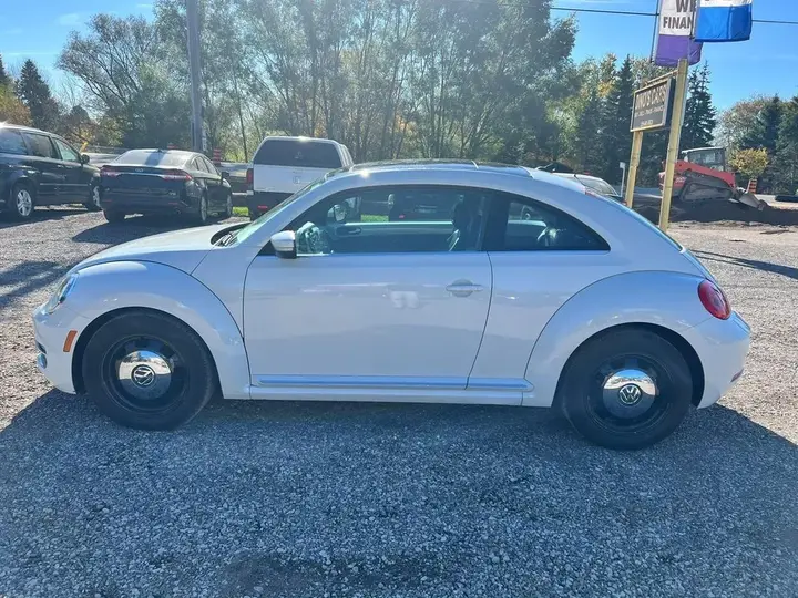 Volkswagen Beetle 2015 photo 2