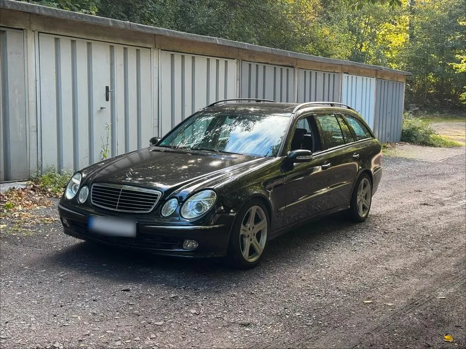 Mercedes-Benz W211