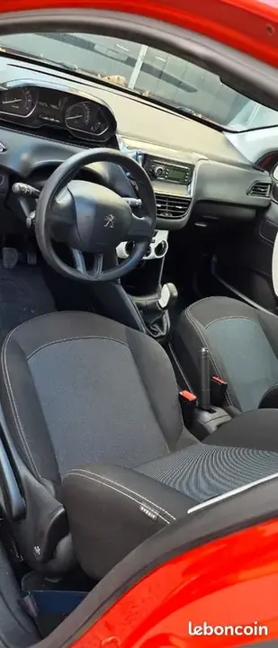 Peugeot 208 2015 photo 4