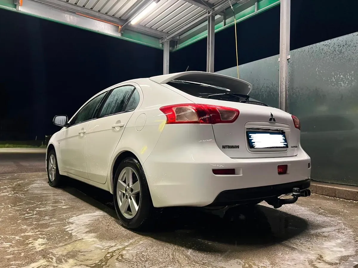 Mitsubishi Lancer 2010 photo 2
