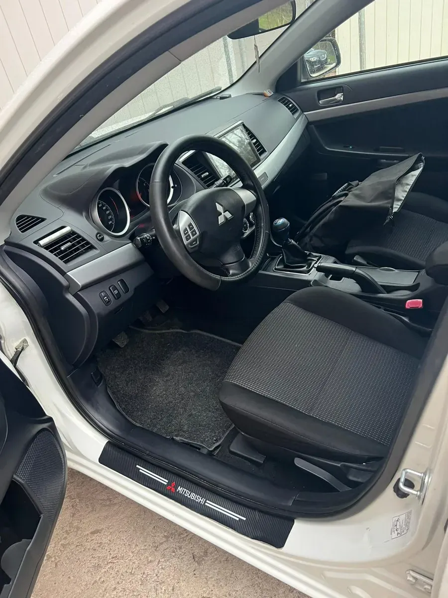 Mitsubishi Lancer 2010 photo 3
