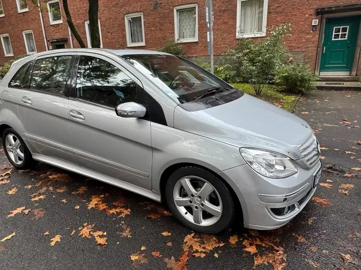 Mercedes-Benz B 200