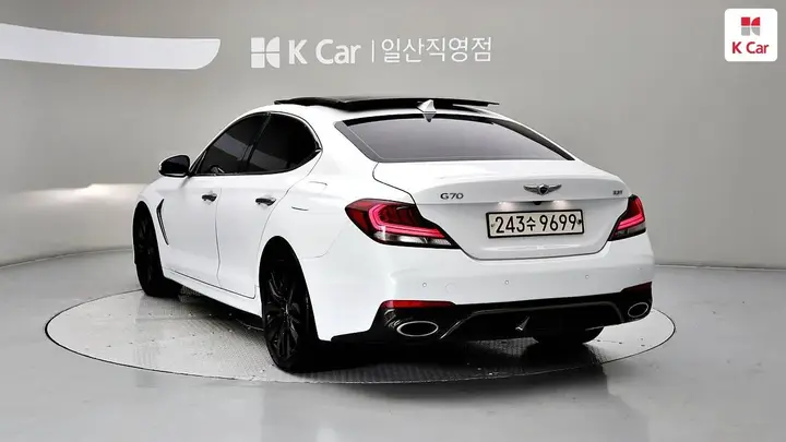 Genesis G70 2018 photo 2