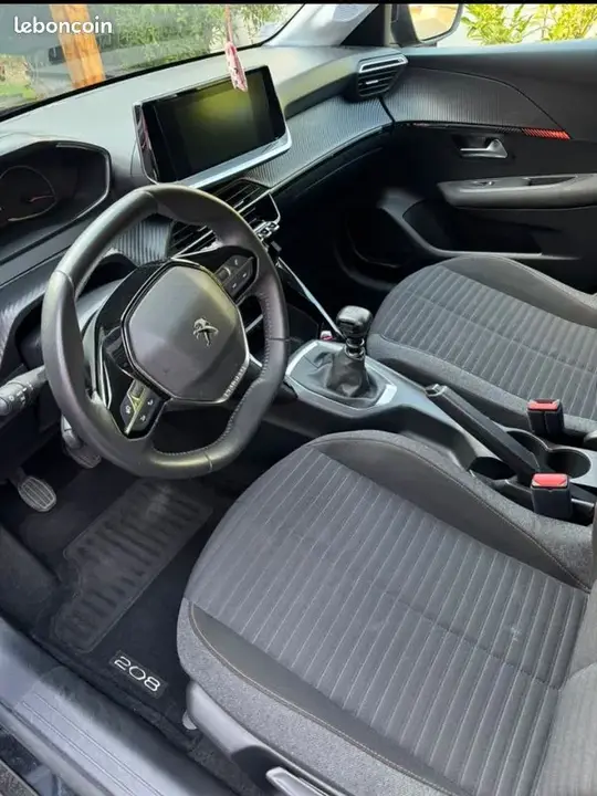 Peugeot 208 2022 photo 3