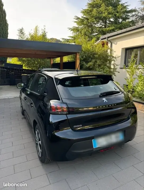 Peugeot 208 2022 photo 2
