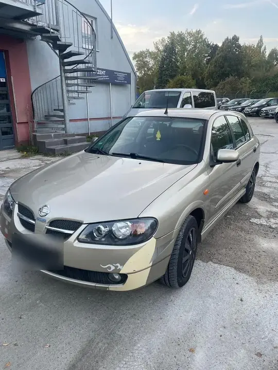 Nissan Almera