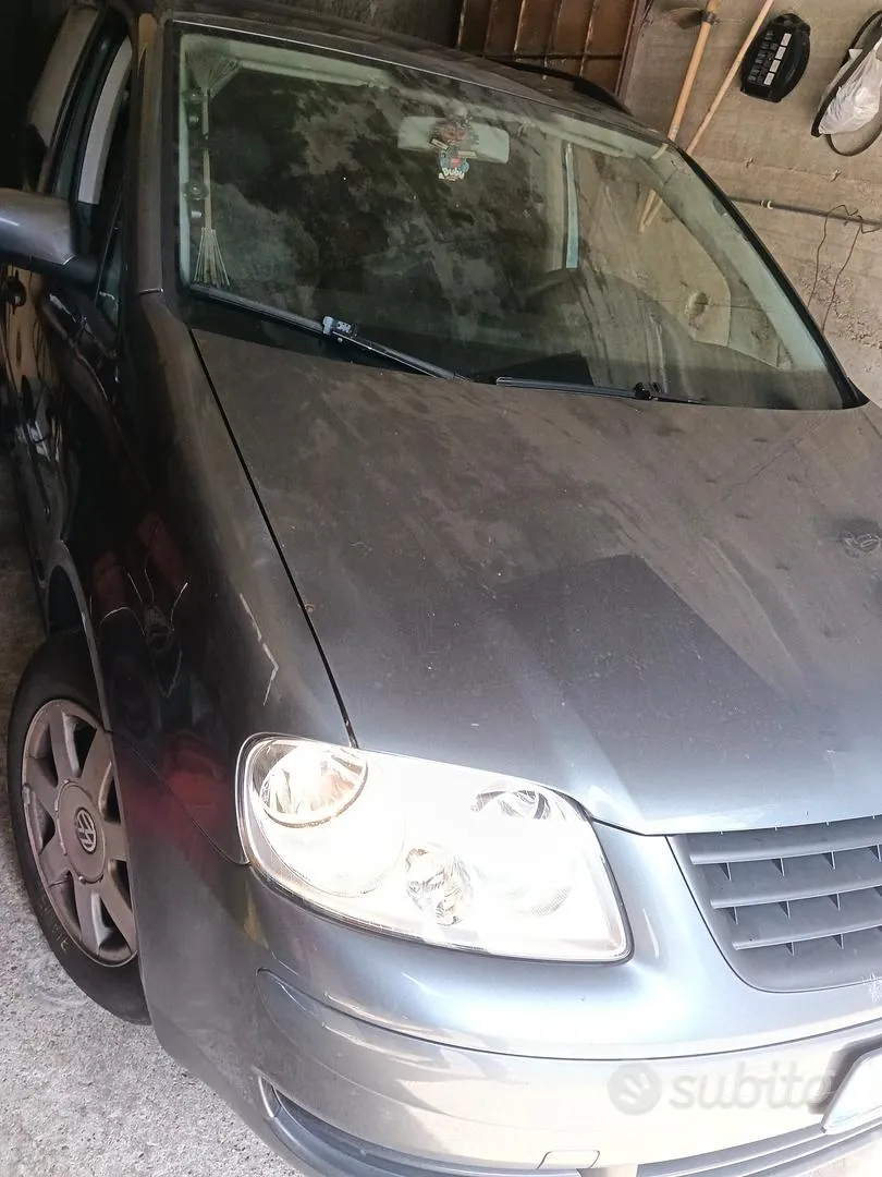 Volkswagen Touran 2006 photo 2