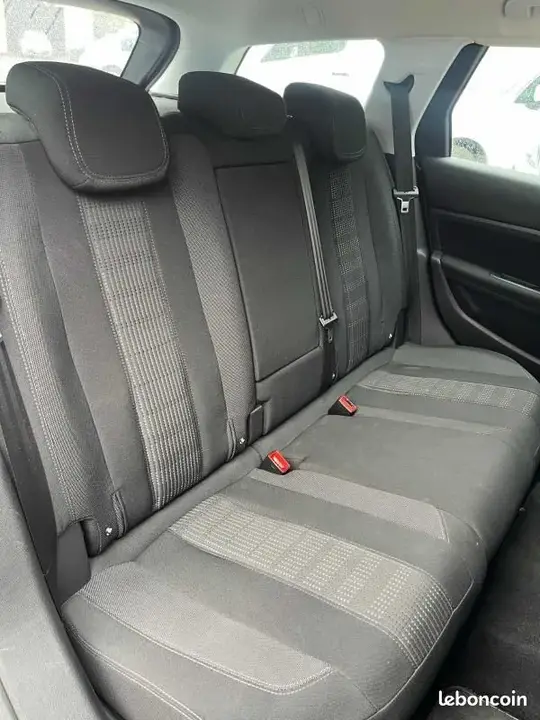 Peugeot 308 2015 photo 4