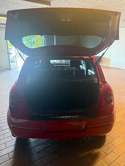 Suzuki Swift 2010 photo 4