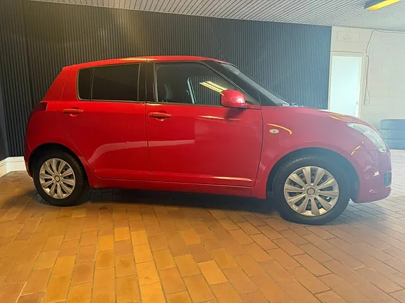 Suzuki Swift 2010 photo 2