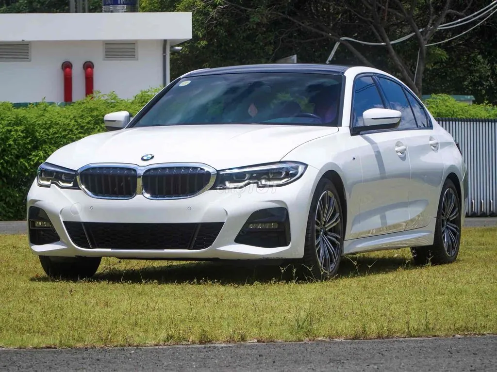 BMW 3 Series 2022 photo 2