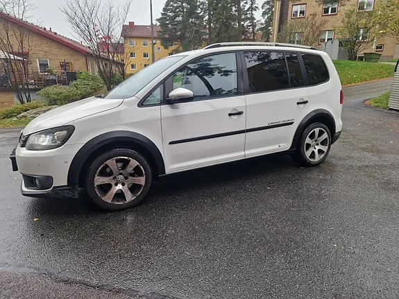 Volkswagen Touran 2011 photo 4