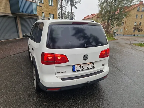 Volkswagen Touran 2011 photo 3