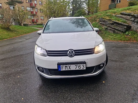 Volkswagen Touran 2011 photo 2