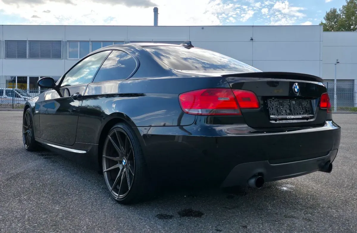 BMW 3 Series 2009 photo 3