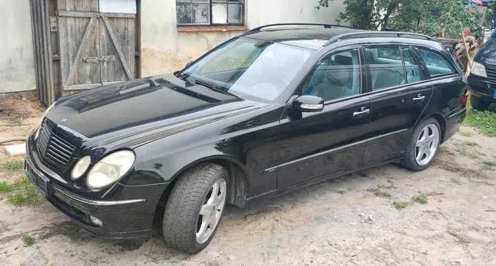 Mercedes-Benz W211