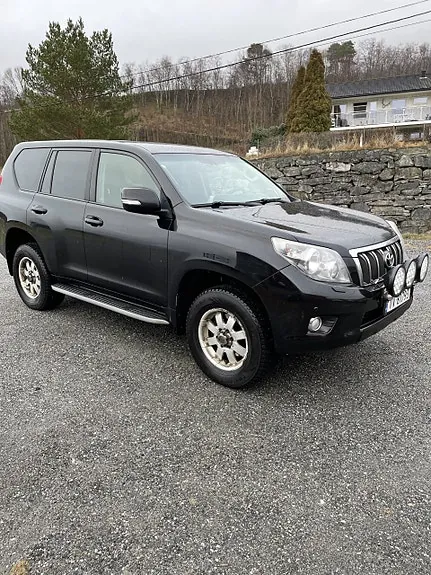 Toyota Land Cruiser 2010 photo 2