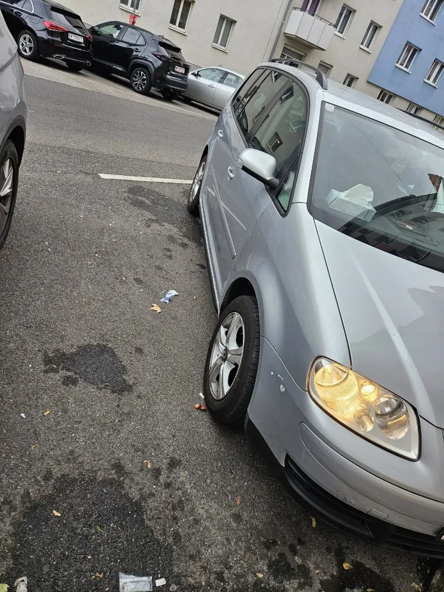 Volkswagen Touran 2005 photo 3