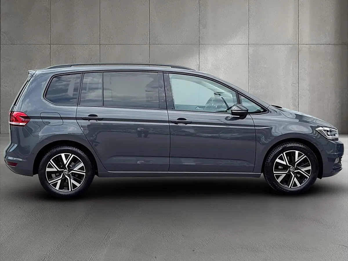 Volkswagen Touran 2023 photo 3