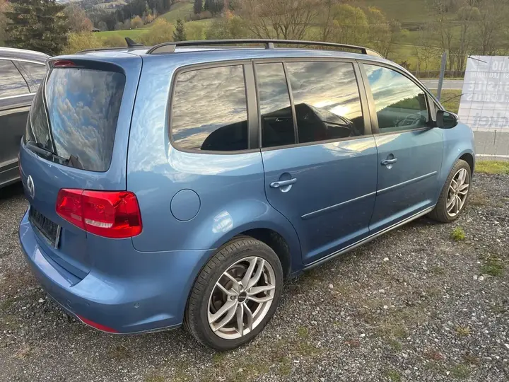 Volkswagen Touran 2011 photo 3
