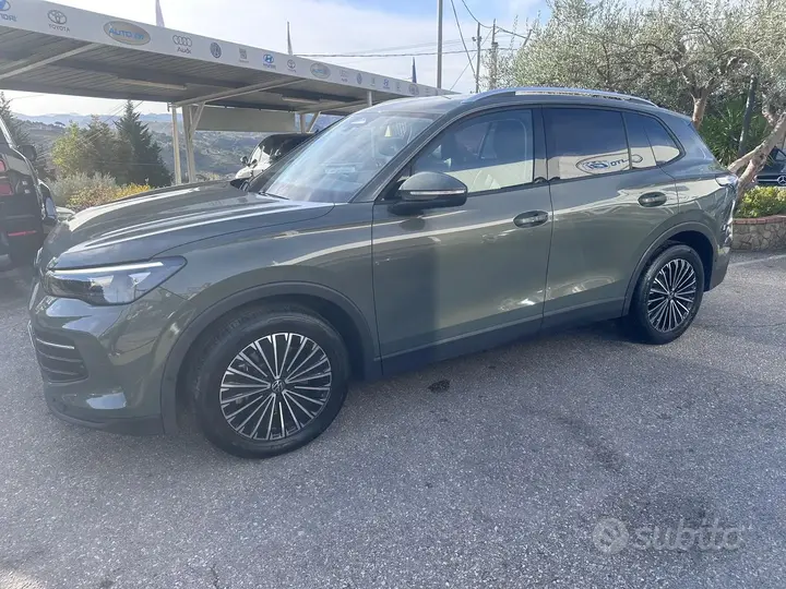 Volkswagen Tiguan 2024 photo 2