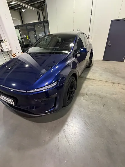 Tesla Model Y 2026 photo 5