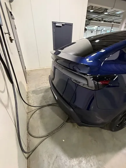 Tesla Model Y 2026 photo 2