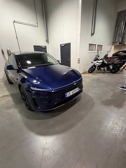 Tesla Model Y 2026 photo 4