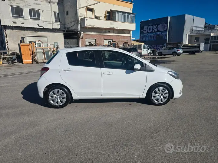 Toyota Yaris 2014 photo 5