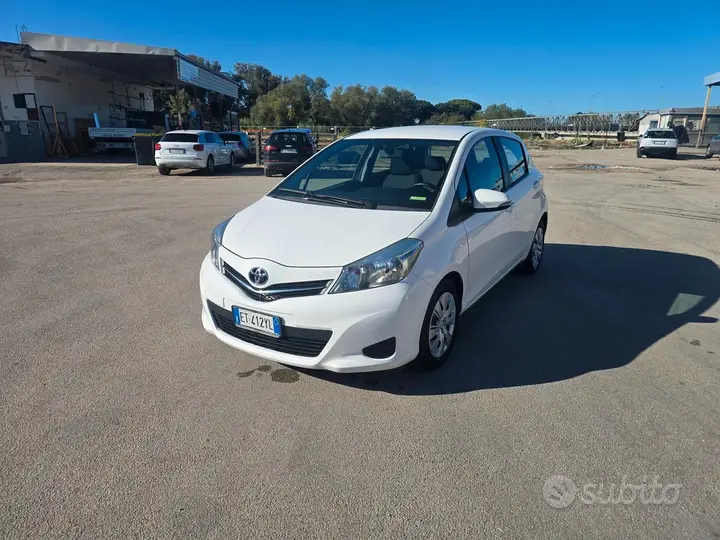 Toyota Yaris 2014 photo 2