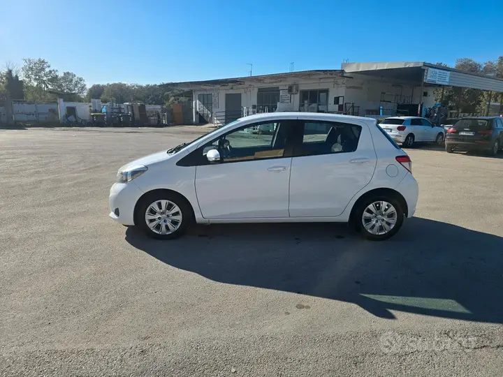 Toyota Yaris 2014 photo 3