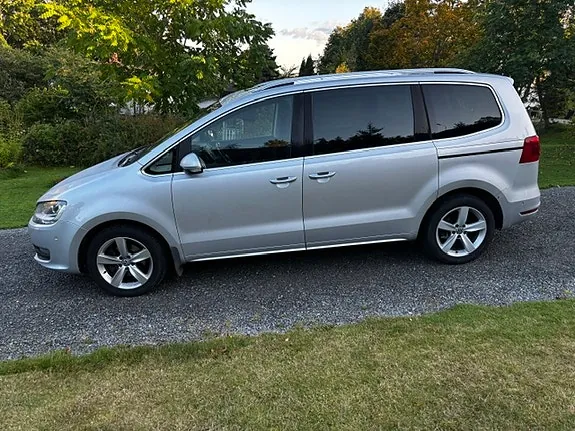 Volkswagen Sharan 2013 photo 2